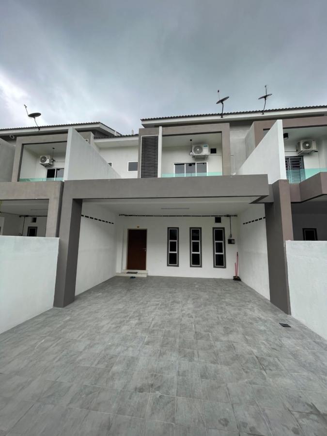 No 61 Nazirin Homestay Tmn Indah Raya 2 Manjung Lumut Ngoại thất bức ảnh