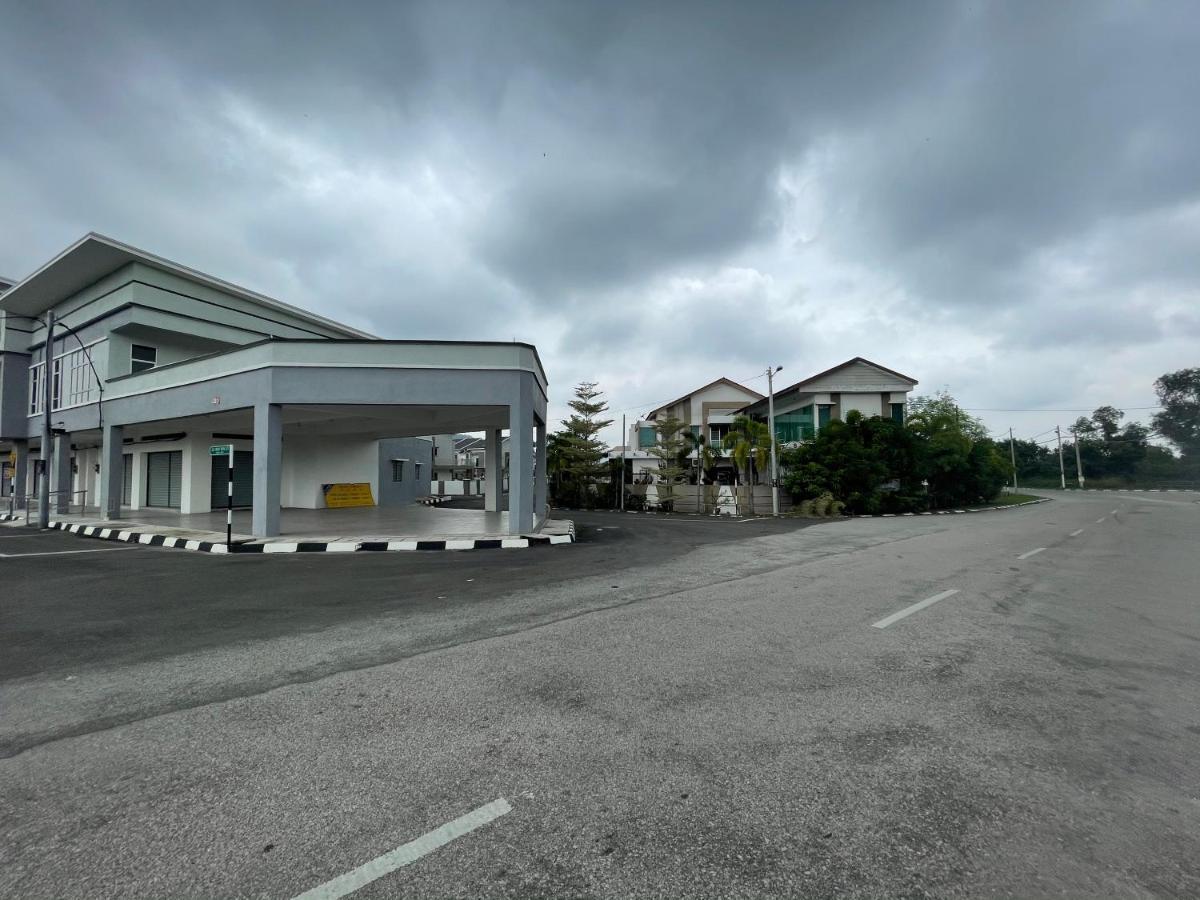 No 61 Nazirin Homestay Tmn Indah Raya 2 Manjung Lumut Ngoại thất bức ảnh